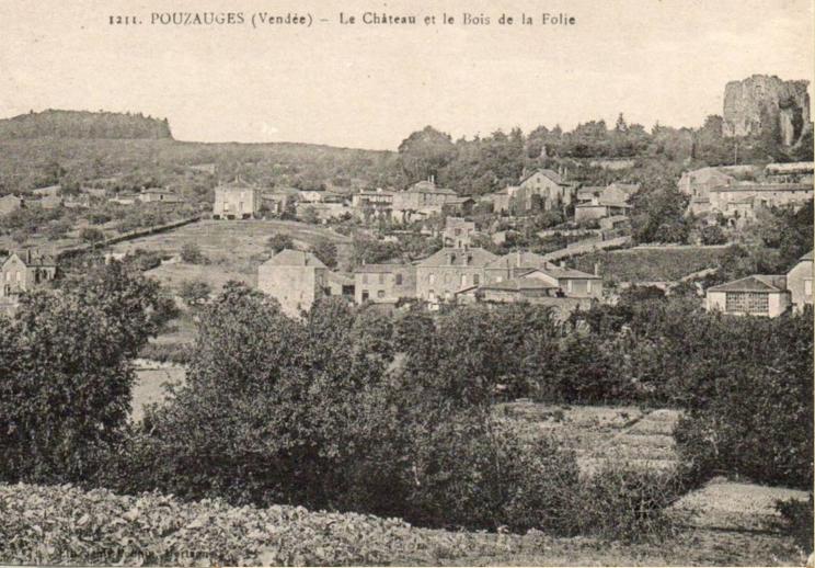 Vue sur Pouzauges et son chteau - dbut du XXme