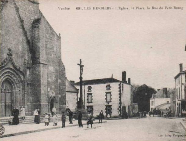 Les Herbiers - l'glise, la place, la rue du "Petit Bourg" - avant 1936