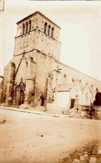 glise et clocher de l'glise des Herbiers dbut du XXme sicle.